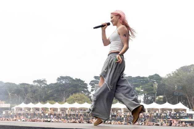 August 7, 2026, San Francisco, California, USA: RHIAN TEASDALE of English rock band Wet Leg during Outside Lands Music Festival in San Francisco, California San Francisco USA  - ZUMAs135 20260807_zap_s135_101 Copyright: xDanielxDeSloverx