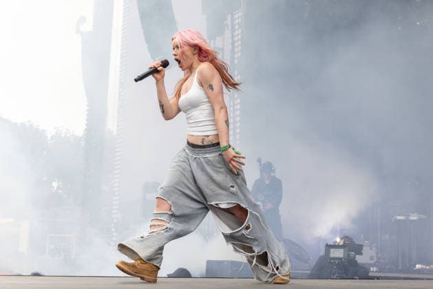 August 7, 2026, San Francisco, California, USA: RHIAN TEASDALE of English rock band Wet Leg during Outside Lands Music Festival in San Francisco, California San Francisco USA  - ZUMAs135 20260807_zap_s135_098 Copyright: xDanielxDeSloverx