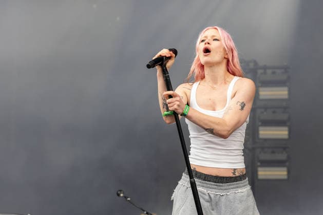 August 7, 2026, San Francisco, California, USA: RHIAN TEASDALE of English rock band Wet Leg during Outside Lands Music Festival in San Francisco, California San Francisco USA  - ZUMAs135 20260807_zap_s135_107 Copyright: xDanielxDeSloverx