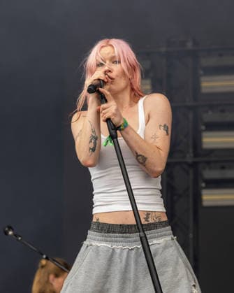 August 7, 2026, San Francisco, California, USA: RHIAN TEASDALE of English rock band Wet Leg during Outside Lands Music Festival in San Francisco, California San Francisco USA  - ZUMAs135 20260807_zap_s135_108 Copyright: xDanielxDeSloverx