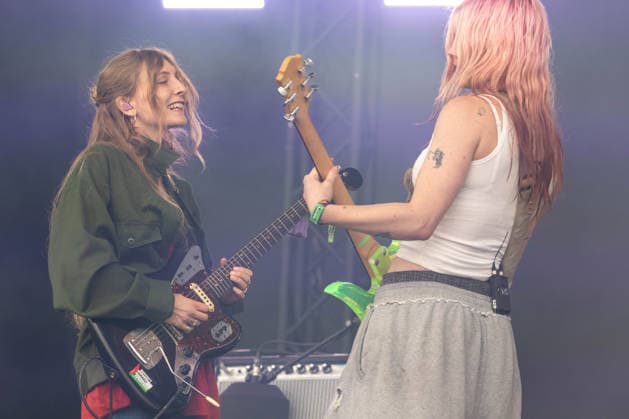 August 7, 2026, San Francisco, California, USA: HESTER CHAMBERS and RHIAN TEASDALE of English rock band Wet Leg during Outside Lands Music Festival in San Francisco, California San Francisco USA  - ZUMAs135 20260807_zap_s135_113 Copyright: xDanielxDeSloverx