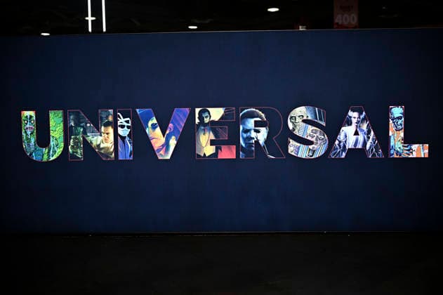 Universal Pictures Logo auf der Midsummer Scream - Halloween & Horror Convention im Long Beach Convention Center. Long Beach, 07.08.2026 *** Universal Pictures logo at the Midsummer Scream Halloween Horror Convention at the Long Beach Convention Center, Long Beach, August 7, 2026 Foto:xD.xStarbuckx xFuturexImagex midsummer_6801