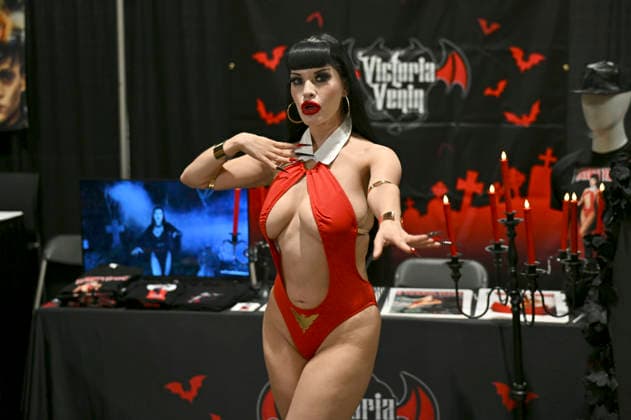 Victoria Venin auf der Midsummer Scream - Halloween & Horror Convention im Long Beach Convention Center. Long Beach, 07.08.2026 *** Victoria Venin at the Midsummer Scream Halloween Horror Convention at the Long Beach Convention Center, Long Beach, August 7, 2026 Foto:xD.xStarbuckx xFuturexImagex midsummer_6839