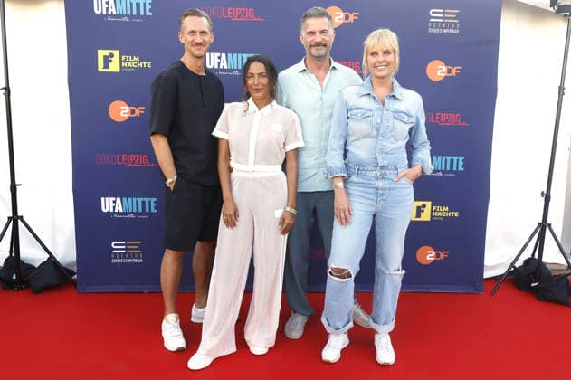 Johannes Hendrik Langer, Amy Mußul, Simon Böer und Melanie Marschke bei der SOKO Leipzig -Nacht bei den Filmnächten Leipzig 2026 auf der Galopprennbahn Scheibenholz. Leipzig, 07.08.2026 *** Johannes Hendrik Langer, Amy Mußul, Simon Böer, and Melanie Marschke at the SOKO Leipzig Night during the 2026 Leipzig Film Nights at the Scheibenholz Racetrack in Leipzig, August 7, 2026 Foto:xAgenturxWehnertx xZichyx xFuturexImagex soko_6805