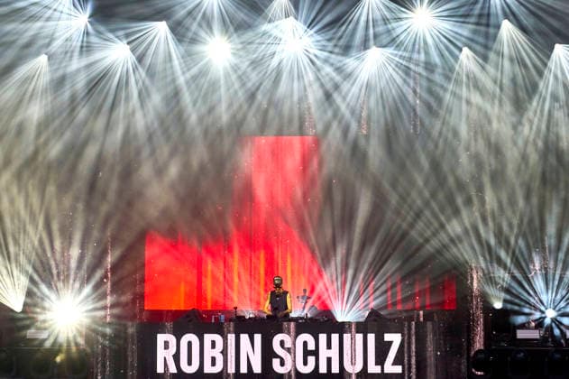 Robin Schulz live beim Sommerfestival 2026 in der Autostadt. Wolfsburg, 07.08.2026 *** Robin Schulz live at the 2026 Summer Festival at Autostadt Wolfsburg, August 7, 2026 Foto:xU.xStammx xFuturexImagex schulz_6826