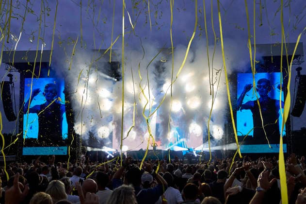 Robin Schulz live beim Sommerfestival 2026 in der Autostadt. Wolfsburg, 07.08.2026 *** Robin Schulz live at the 2026 Summer Festival at Autostadt Wolfsburg, August 7, 2026 Foto:xU.xStammx xFuturexImagex schulz_6828