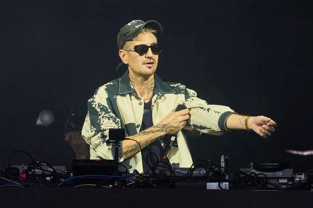 Robin Schulz live beim Sommerfestival 2026 in der Autostadt. Wolfsburg, 07.08.2026 *** Robin Schulz live at the 2026 Summer Festival at Autostadt Wolfsburg, August 7, 2026 Foto:xU.xStammx xFuturexImagex schulz_6806