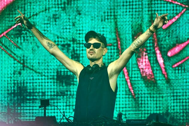 Robin Schulz live beim Sommerfestival 2026 in der Autostadt. Wolfsburg, 07.08.2026 *** Robin Schulz live at the 2026 Summer Festival at Autostadt Wolfsburg, August 7, 2026 Foto:xU.xStammx xFuturexImagex schulz_6811