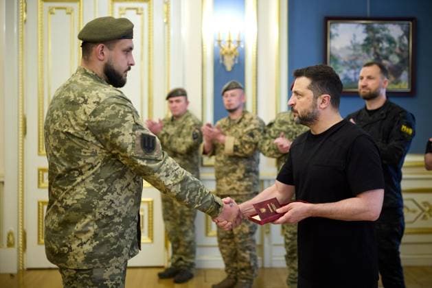 Zelensky honors Ukrainian communications and cybersecurity service members Ukrainian President Volodymyr Zelensky presents state awards to members of the Communications and Cybersecurity Forces of the Armed Forces of Ukraine in Kyiv, Ukraine, on August 8, 2026, marking their professional day. Photo by PRESIDENT OF UKRAINE apaimages Ukraine Ukraine Ukraine 080826_Ukraine_UPO_00(13).jpeg Copyright: xapaimagesxPRESIDENTxOFxUKRAINEx xapaimagesx