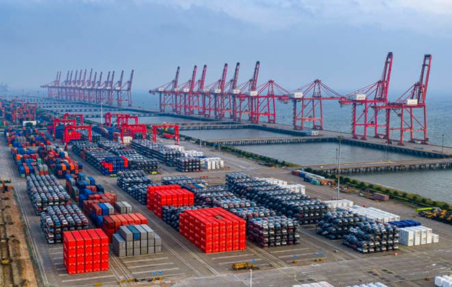 TAICANG, CHINA - AUGUST 08: More than 30 quay cranes are raised and locked into wind-facing positions at the Taicang Zone terminal of Suzhou Port as Typhoon Dolphin approaches on August 8, 2026 in Taicang, Suzhou, Jiangsu Province of China. China s National Meteorological Center issued a yellow alert on Thursday evening, forecasting Typhoon Dolphin to make landfall along China s eastern coast between Shanghai and Fuqing in Fujian Province on Sunday or Monday, with an intensity ranging from typhoon to severe typhoon level, bringing heavy rain to areas north of the landfall site.  Copyright: xVCGx 111658762558