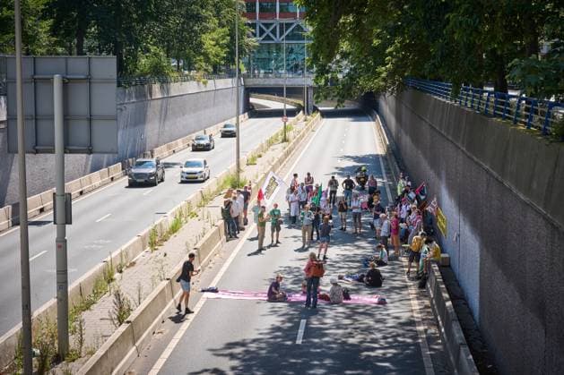 THE HAGUE - Climate protesters from Extinction Rebellion during a blockade of the A12 motorway. In a statement, XR reports that the blockade is a response to the persistent Dutch drought and the apocalyptic wildfires in France, Spain, and Limburg . PHIL NIJHUIS ANP netherlands out - belgium out  Copyright: xx x565076265x originalFilename: 565076265.jpg
