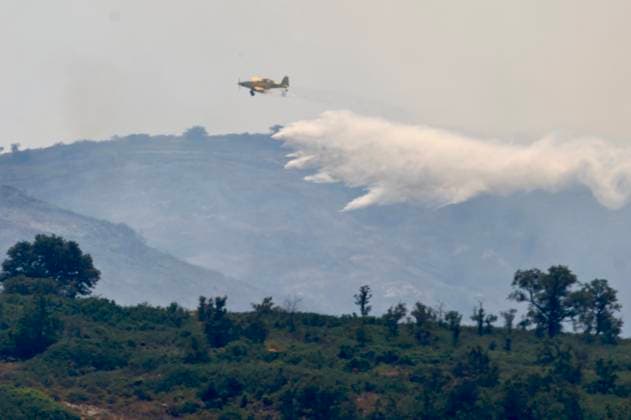 The wildfire in Tírig, Castellón, has been elevated to Level 2 under the PEIF An airplane during wildfire suppression efforts, on August 8, 2026, in Tírig, Castellón, Valencian Community, Spain. The fire in the Castellón municipality of Tírig, believed to have been caused by a lightning strike, has worsened in recent hours, forcing authorities to activate Level 2 of the Special Plan for Forest Fire Risk (PEIF) and to relocate the Advanced Command Post (PMA) there. The fire is located in a rugged area that is difficult to access by land, so aerial resources are carrying out the main firefighting efforts. AUGUST 8, 2026 FOREST FIRE Ángel Sá Tirig, Castellón, Valencian Community, Spain  Copyright: xÃngelxSanchezx 7706171