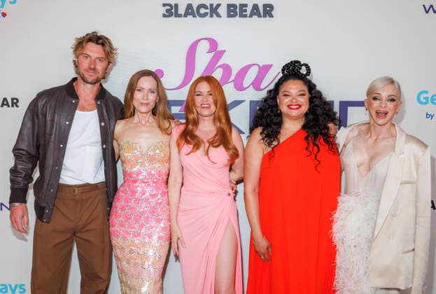 LAS VEGAS, NV - August 7, 2026 : ***HOUSE COVERAGE*** Adam Demos, Leslie Mann, Isla Fisher, Michelle Buteau and Anna Faris pictured at the Las Vegas World Premiere of Black Bear™s SPA WEEKEND at the BleauLive Theater at Fontainebleau Las Vegas in partnership with Getaways by Southwest in Las Vegas, NV on August 7, 2026. Copyright: xGDPxPhotos xMediaPunchx