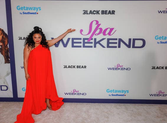 LAS VEGAS, NV - August 7, 2026 : ***HOUSE COVERAGE*** Michelle Buteau pictured at the Las Vegas World Premiere of Black Bear™s SPA WEEKEND at the BleauLive Theater at Fontainebleau Las Vegas in partnership with Getaways by Southwest in Las Vegas, NV on August 7, 2026. Copyright: xGDPxPhotos xMediaPunchx