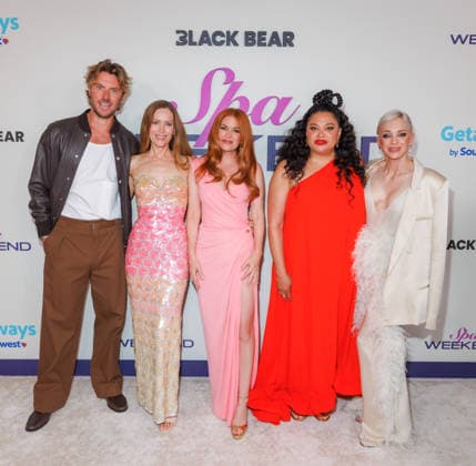 LAS VEGAS, NV - August 7, 2026 : ***HOUSE COVERAGE*** Adam Demos, Leslie Mann, Isla Fisher, Michelle Buteau and Anna Faris pictured at the Las Vegas World Premiere of Black Bear™s SPA WEEKEND at the BleauLive Theater at Fontainebleau Las Vegas in partnership with Getaways by Southwest in Las Vegas, NV on August 7, 2026. Copyright: xGDPxPhotos xMediaPunchx