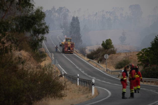 The wildfire in Niebla, Huelva, remains active, with more than 4,000 hectares affected The wildfire in Niebla, Huelva, remains active, with more than 4,000 hectares affected August 8, 2026, in Niebla, Huelva, Andalusia, Spain The wildfire that broke out this past Thursday in the Raboconejo area of Niebla, Huelva, has spread to over 4,000 hectares, and the emergency phase—Operational Level 2—remains in effect, due to constantly shifting winds that are hampering the efforts of more than 300 firefighters working to extinguish it. AUGUST 8, 2026 Niebla, Huelva, Andalusia, Spain Niebla, Huelva, Andalusia, Spain Spain  Copyright: xClaraxCarrascox 7706203