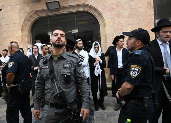 Israeli police block Ultra-Orthodox Jews protesters from reaching Cafe Basimta during a protest against the cafe being open on the Jewish Sabbath, Saturday, in central Jerusalem, August 8, 2026. Few cafes and restaurants are open from dusk on Friday until dusk on Saturday in observance of the Sabbath in Jerusalem.  JER2026080801 DEBBIExHILL