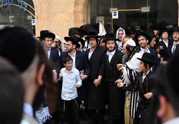 Ultra-Orthodox Jews protest against Cafe Basimta for being open on the Jewish Sabbath, Saturday, in central Jerusalem, August 8, 2026. Few cafes and restaurants are open from dusk on Friday until dusk on Saturday in observance of the Sabbath in Jerusalem.  JER2026080805 DEBBIExHILL