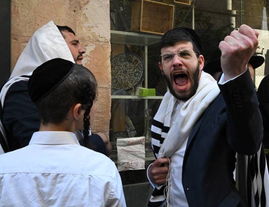 Ultra-Orthodox Jews protest against Cafe Basimta for being open on the Jewish Sabbath, Saturday, in central Jerusalem, August 8, 2026. Few cafes and restaurants are open from dusk on Friday until dusk on Saturday in observance of the Sabbath in Jerusalem.  JER2026080811 DEBBIExHILL