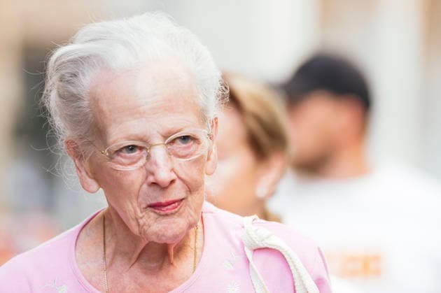 Entertainment Bilder des Tages Queen Margrethe Visits Cahors Market - France Queen Margrethe II of Denmark visits market of Cahors, during her vacances at Cayx Castle, residence of the Danish Royal Family, in the Lot department, France, on August 8, 2026. Photo by Patricia Huchot-Boissier ABACAPRESS.COM Cahors OCCITANIE France  Copyright: xHuchot-BoissierxPatricia ABACAx