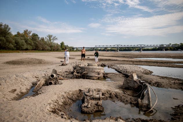 Remains of an old World War II-era ship in Hungary BAJA, HUNGARY – AUGUST 8: People gather along the exposed riverbed of the Danube, after exceptionally low water levels revealed the remains of an old World War II-era ship from the riverbed in Baja, Hungary on August 8, 2026. The emergence of the wreck has attracted hundreds of curious visitors to the site. Robert Nemeti Anadolu Baja Hungary. Editorial use only. Please get in touch for any other usage.  Copyright: x2026xAnadoluxRobertxNemetix