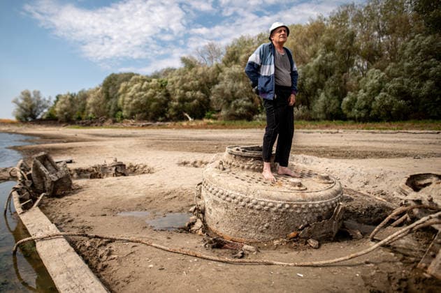 Remains of an old World War II-era ship in Hungary BAJA, HUNGARY – AUGUST 8: People gather along the exposed riverbed of the Danube, after exceptionally low water levels revealed the remains of an old World War II-era ship from the riverbed in Baja, Hungary on August 8, 2026. The emergence of the wreck has attracted hundreds of curious visitors to the site. Robert Nemeti Anadolu Baja Hungary. Editorial use only. Please get in touch for any other usage.  Copyright: x2026xAnadoluxRobertxNemetix