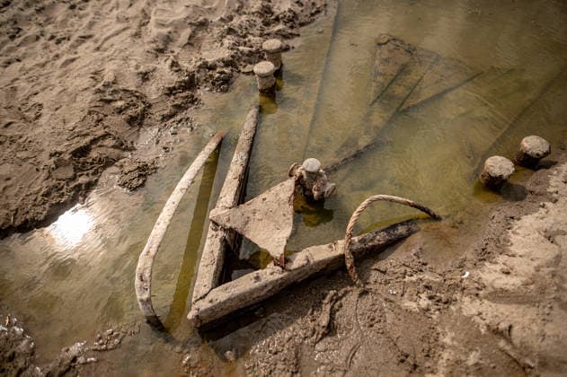 Remains of an old World War II-era ship in Hungary BAJA, HUNGARY – AUGUST 8: A view of the exposed riverbed of the Danube, after exceptionally low water levels revealed the remains of an old World War II-era ship from the riverbed in Baja, Hungary on August 8, 2026. The emergence of the wreck has attracted hundreds of curious visitors to the site. Robert Nemeti Anadolu Baja Hungary. Editorial use only. Please get in touch for any other usage.  Copyright: x2026xAnadoluxRobertxNemetix