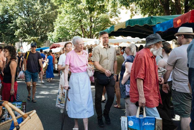 Queen Margrethe Visits Cahors Market - France Queen Margrethe II of Denmark visits market of Cahors, during her vacances at Cayx Castle, residence of the Danish Royal Family, in the Lot department, France, on August 8, 2026. Photo by Patricia Huchot-Boissier ABACAPRESS.COM Cahors OCCITANIE France  Copyright: xHuchot-BoissierxPatricia ABACAx