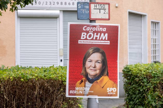 Wahl zum Abgeordnetenhaus, Wahlplakate in Berlin, 07.08.2026 Carolina Böhm (SPD), Kandidatin für das Amt der Bezirksbürgermeisterin von Steglitz - Wahlplakate der Parteien zur 20.Wahl des Abgeordnetenhauses von Berlin und den Bezirksverordnetenversammlungen, Berliner Stadtgebiet, Berlin, 07.8.26 Berlin Berliner Stadtgebiet Berlin Deutschland *** Berlin House of Representatives Election, Campaign Posters in Berlin, August 7, 2026 Carolina Böhm, SPD, candidate for the office of district mayor of Steglitz; election posters of the political parties for the 20th election to the Berlin House of Representatives and the district councils, Berlin metropolitan area, Berlin, August 7, 2026, Berlin, Berlin metropolitan area, Berlin, Germany Copyright: xHolgerxMuchx