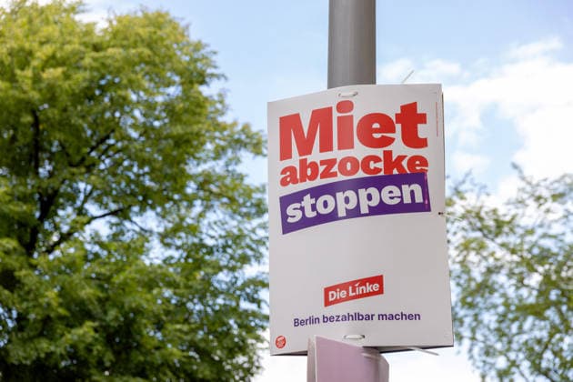 Wahl zum Abgeordnetenhaus, Wahlplakate in Berlin, 07.08.2026 Plakat Mietabzocke stoppen Die Linke - Wahlplakate der Parteien zur 20.Wahl des Abgeordnetenhauses von Berlin und den Bezirksverordnetenversammlungen, Berliner Stadtgebiet, Berlin, 07.8.26 Berlin Berliner Stadtgebiet Berlin Deutschland *** Election to the House of Representatives, campaign posters in Berlin, August 7, 2026 Poster: Stop Rent Gouging – The Left Party Election posters from the parties for the 20th election to the Berlin House of Representatives and the district assemblies, Berlin metropolitan area, Berlin, August 7, 2026 Berlin Berlin metropolitan area Berlin Germany Copyright: xHolgerxMuchx