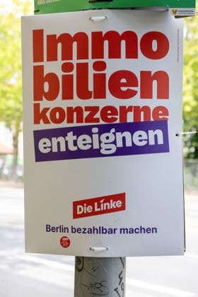 Wahl zum Abgeordnetenhaus, Wahlplakate in Berlin, 07.08.2026 Plakat Immobilienkonzerne enteignen DIE LINKE - Wahlplakate der Parteien zur 20.Wahl des Abgeordnetenhauses von Berlin und den Bezirksverordnetenversammlungen, Berliner Stadtgebiet, Berlin, 07.8.26 Berlin Berliner Stadtgebiet Berlin Deutschland *** Election to the House of Representatives, campaign posters in Berlin, August 7, 2026 Poster: Expropriate Real Estate Corporations —The Left Party Election posters of the parties for the 20th election to the Berlin House of Representatives and the district councils, Berlin metropolitan area, Berlin, August 7, 2026 Berlin Berlin metropolitan area Berlin Germany Copyright: xHolgerxMuchx