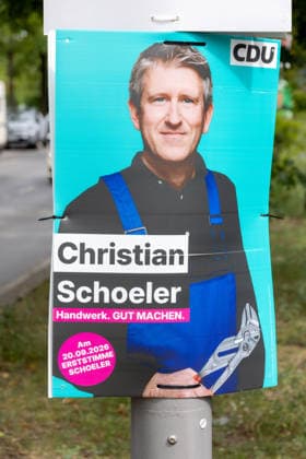 Wahl zum Abgeordnetenhaus, Wahlplakate in Berlin, 07.08.2026 Plakat: Christian Schoeler (CDU), Kandidat der CDU für Friedenau, Lindenhof und Marienhöhe - Wahlplakate der Parteien zur 20.Wahl des Abgeordnetenhauses von Berlin und den Bezirksverordnetenversammlungen, Berliner Stadtgebiet, Berlin, 07.8.26 Berlin Berliner Stadtgebiet Berlin Deutschland *** Berlin House of Representatives Election, Campaign Posters in Berlin, August 7, 2026: Poster featuring Christian Schoeler (CDU), CDU candidate for Friedenau, Lindenhof, and Marienhöhe; election posters from the political parties for the 20th election to the Berlin House of Representatives and the district councils, Berlin city area, Berlin, August 7, 2026, Berlin, Berlin metropolitan area, Copyright: xHolgerxMuchx