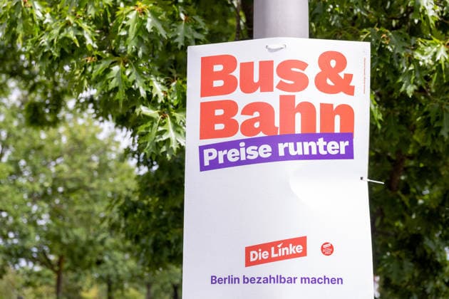 Wahl zum Abgeordnetenhaus, Wahlplakate in Berlin, 07.08.2026 Plakat: Bus & Bahn DIE LINKE - Wahlplakate der Parteien zur 20.Wahl des Abgeordnetenhauses von Berlin und den Bezirksverordnetenversammlungen, Berliner Stadtgebiet, Berlin, 07.8.26 Berlin Berliner Stadtgebiet Berlin Deutschland *** Election to the House of Representatives, campaign posters in Berlin, August 7, 2026: Posters on buses and trains; DIE LINKE; election posters of the political parties for the 20th election to the Berlin House of Representatives and the district councils; Berlin metropolitan area; Berlin; August 7, 2026; Berlin; Berlin metropolitan area; Berlin; Germany Copyright: xHolgerxMuchx