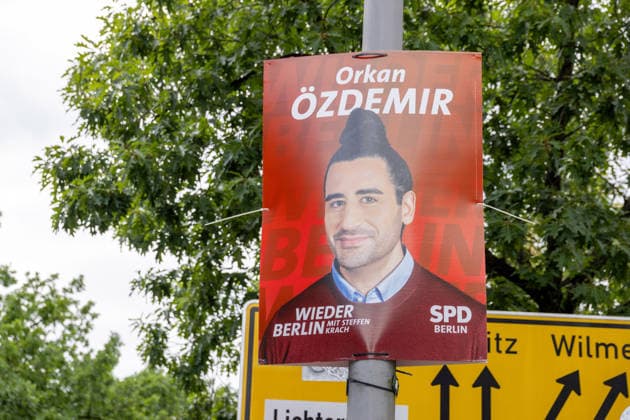 Wahl zum Abgeordnetenhaus, Wahlplakate in Berlin, 07.08.2026 Plakat: Orkan Özdemir (SPD) Friedenau, Lindenhof, Marienhöhe - Wahlplakate der Parteien zur 20.Wahl des Abgeordnetenhauses von Berlin und den Bezirksverordnetenversammlungen, Berliner Stadtgebiet, Berlin, 07.8.26 Berlin Berliner Stadtgebiet Berlin Deutschland *** Berlin House of Representatives Election, Election Posters in Berlin, August 7, 2026: Poster featuring Orkan Özdemir (SPD) for Friedenau, Lindenhof, and Marienhöhe; election posters from the political parties for the 20th election to the Berlin House of Representatives and the district councils; Berlin metropolitan area, Berlin, August 7, 2026, Berlin, Berlin metropolitan area, Berlin, Germany Copyright: xHolgerxMuchx