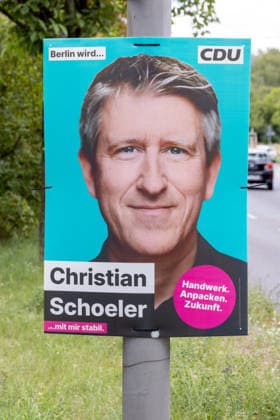 Wahl zum Abgeordnetenhaus, Wahlplakate in Berlin, 07.08.2026 Plakat: Christian Schoeler (CDU), Kandidat der CDU für Friedenau, Lindenhof und Marienhöhe - Wahlplakate der Parteien zur 20.Wahl des Abgeordnetenhauses von Berlin und den Bezirksverordnetenversammlungen, Berliner Stadtgebiet, Berlin, 07.8.26 Berlin Berliner Stadtgebiet Berlin Deutschland *** Berlin House of Representatives Election, Campaign Posters in Berlin, August 7, 2026: Poster featuring Christian Schoeler (CDU), CDU candidate for Friedenau, Lindenhof, and Marienhöhe; election posters from the political parties for the 20th election to the Berlin House of Representatives and the district councils, Berlin city area, Berlin, August 7, 2026, Berlin, Berlin metropolitan area, Copyright: xHolgerxMuchx