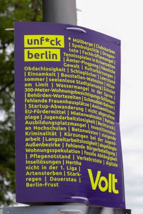 Wahl zum Abgeordnetenhaus, Wahlplakate in Berlin, 07.08.2026 Plakat: VOLT - Wahlplakate der Parteien zur 20.Wahl des Abgeordnetenhauses von Berlin und den Bezirksverordnetenversammlungen, Berliner Stadtgebiet, Berlin, 07.8.26 Berlin Berliner Stadtgebiet Berlin Deutschland *** Election to the House of Representatives, campaign posters in Berlin, August 7, 2026 VOLT poster; election posters of the political parties for the 20th election to the Berlin House of Representatives and the district councils, Berlin metropolitan area, Berlin, August 7, 2026 Berlin, Berlin metropolitan area, Berlin, Germany Copyright: xHolgerxMuchx