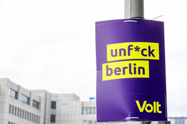 Wahl zum Abgeordnetenhaus, Wahlplakate in Berlin, 07.08.2026 Plakat: VOLT - Wahlplakate der Parteien zur 20.Wahl des Abgeordnetenhauses von Berlin und den Bezirksverordnetenversammlungen, Berliner Stadtgebiet, Berlin, 07.8.26 Berlin Berliner Stadtgebiet Berlin Deutschland *** Election to the House of Representatives, campaign posters in Berlin, August 7, 2026 VOLT poster; election posters of the political parties for the 20th election to the Berlin House of Representatives and the district councils, Berlin metropolitan area, Berlin, August 7, 2026 Berlin, Berlin metropolitan area, Berlin, Germany Copyright: xHolgerxMuchx