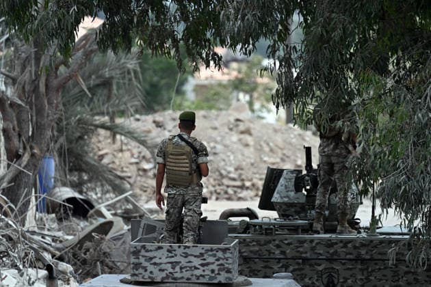 News Bilder des Tages Israeli army enter Lebanon s Western Zawtar in violation of Framework Agreement WESTERN ZAWTAR, LEBANON - AUGUST 08: Israeli forces build an earthen berm at a location very close to where Lebanese army units are stationed after re-entering the southern town of Western Zawtar overnight violating the Framework Agreement reached between Israel and Lebanon that envisions a phased withdrawal, in Zawtar al-Sharqiyah, Lebanon on August 08, 2026. Houssam Shbaro Anadolu Western Zawtar Lebanon. Editorial use only. Please get in touch for any other usage.  Copyright: x2026xAnadoluxHoussamxShbarox