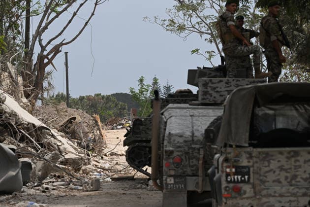 Israeli army enter Lebanon s Western Zawtar in violation of Framework Agreement WESTERN ZAWTAR, LEBANON - AUGUST 08: Israeli forces build an earthen berm at a location very close to where Lebanese army units are stationed after re-entering the southern town of Western Zawtar overnight violating the Framework Agreement reached between Israel and Lebanon that envisions a phased withdrawal, in Zawtar al-Sharqiyah, Lebanon on August 08, 2026. Houssam Shbaro Anadolu Western Zawtar Lebanon. Editorial use only. Please get in touch for any other usage.  Copyright: x2026xAnadoluxHoussamxShbarox