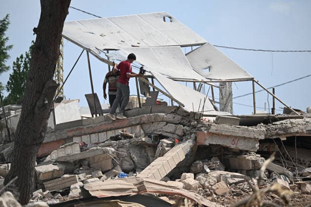 Israeli army enter Lebanon s Western Zawtar in violation of Framework Agreement WESTERN ZAWTAR, LEBANON - AUGUST 08: A view of debris of a building after Israeli forces re-entered the southern town of Western Zawtar overnight violating the Framework Agreement reached between Israel and Lebanon that envisions a phased withdrawal, in Zawtar al-Sharqiyah, Lebanon on August 08, 2026. Houssam Shbaro Anadolu Western Zawtar Lebanon. Editorial use only. Please get in touch for any other usage.  Copyright: x2026xAnadoluxHoussamxShbarox