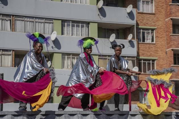 Hey Hillbrow, Let s Dlala Festival in South Africa JOHANNESBURG, SOUTH AFRICA - AUGUST 8: Young performers in bird-inspired costumes dance through the streets during the annual Hey Hillbrow, Let s Dlala street arts festival in the Hillbrow neighborhood of Johannesburg, South Africa, on August 8, 2026. Centered around this year s theme Arise, the community event brought together more than 350 children and local artists to present vibrant music, dance, and theater performances celebrating youth empowerment and cultural expression. Ihsaan Haffejee Anadolu Johannesburg South Africa. Editorial use only. Please get in touch for any other usage.  Copyright: x2026xAnadoluxIhsaanxHaffejeex