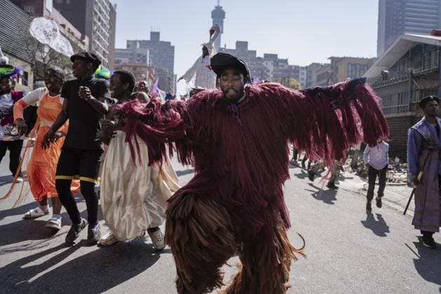 Hey Hillbrow, Let s Dlala Festival in South Africa JOHANNESBURG, SOUTH AFRICA - AUGUST 8: Young performers in bird-inspired costumes dance through the streets during the annual Hey Hillbrow, Let s Dlala street arts festival in the Hillbrow neighborhood of Johannesburg, South Africa, on August 8, 2026. Centered around this year s theme Arise, the community event brought together more than 350 children and local artists to present vibrant music, dance, and theater performances celebrating youth empowerment and cultural expression. Ihsaan Haffejee Anadolu Johannesburg South Africa. Editorial use only. Please get in touch for any other usage.  Copyright: x2026xAnadoluxIhsaanxHaffejeex