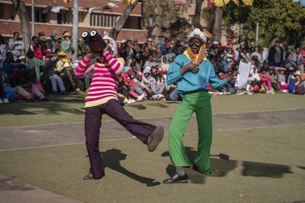 Hey Hillbrow, Let s Dlala Festival in South Africa JOHANNESBURG, SOUTH AFRICA - AUGUST 8: Young performers in bird-inspired costumes dance through the streets during the annual Hey Hillbrow, Let s Dlala street arts festival in the Hillbrow neighborhood of Johannesburg, South Africa, on August 8, 2026. Centered around this year s theme Arise, the community event brought together more than 350 children and local artists to present vibrant music, dance, and theater performances celebrating youth empowerment and cultural expression. Ihsaan Haffejee Anadolu Johannesburg South Africa. Editorial use only. Please get in touch for any other usage.  Copyright: x2026xAnadoluxIhsaanxHaffejeex