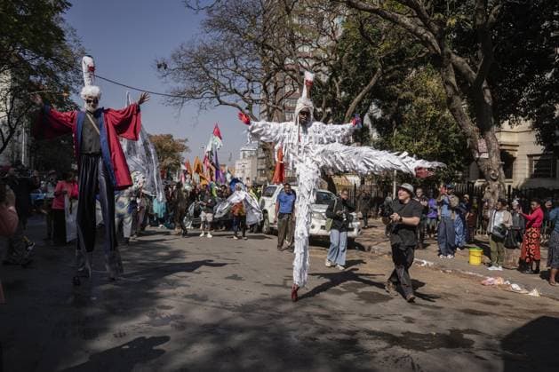 Hey Hillbrow, Let s Dlala Festival in South Africa JOHANNESBURG, SOUTH AFRICA - AUGUST 8: Young performers in bird-inspired costumes dance through the streets during the annual Hey Hillbrow, Let s Dlala street arts festival in the Hillbrow neighborhood of Johannesburg, South Africa, on August 8, 2026. Centered around this year s theme Arise, the community event brought together more than 350 children and local artists to present vibrant music, dance, and theater performances celebrating youth empowerment and cultural expression. Ihsaan Haffejee Anadolu Johannesburg South Africa. Editorial use only. Please get in touch for any other usage.  Copyright: x2026xAnadoluxIhsaanxHaffejeex
