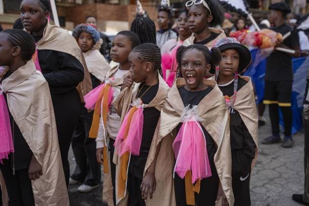 Hey Hillbrow, Let s Dlala Festival in South Africa JOHANNESBURG, SOUTH AFRICA - AUGUST 8: Young performers in bird-inspired costumes dance through the streets during the annual Hey Hillbrow, Let s Dlala street arts festival in the Hillbrow neighborhood of Johannesburg, South Africa, on August 8, 2026. Centered around this year s theme Arise, the community event brought together more than 350 children and local artists to present vibrant music, dance, and theater performances celebrating youth empowerment and cultural expression. Ihsaan Haffejee Anadolu Johannesburg South Africa. Editorial use only. Please get in touch for any other usage.  Copyright: x2026xAnadoluxIhsaanxHaffejeex