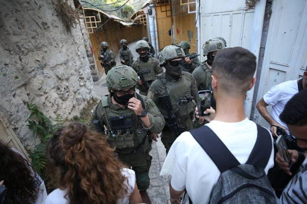 Israeli settlers, protected by Israeli forces, raid West Bank s Hebron HEBRON, WEST BANK, PALESTINE - AUGUST 08: Israeli forces block entrances and exits with iron barriers, restricting Palestinians movement during raid accompanied by Israeli settlers in Hebron, West Bank, Palestine on August 08, 2026. Wisam Hashlamoun Anadolu Hebron West Bank. Editorial use only. Please get in touch for any other usage.  Copyright: x2026xAnadoluxWisamxHashlamounx