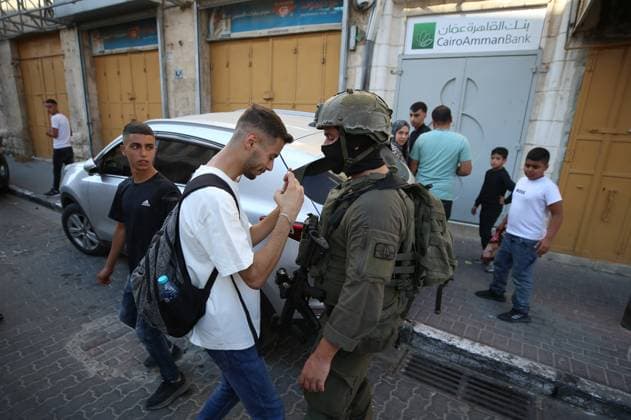 Israeli settlers, protected by Israeli forces, raid West Bank s Hebron HEBRON, WEST BANK, PALESTINE - AUGUST 08: Israeli forces block entrances and exits with iron barriers, restricting Palestinians movement during raid accompanied by Israeli settlers in Hebron, West Bank, Palestine on August 08, 2026. Wisam Hashlamoun Anadolu Hebron West Bank. Editorial use only. Please get in touch for any other usage.  Copyright: x2026xAnadoluxWisamxHashlamounx