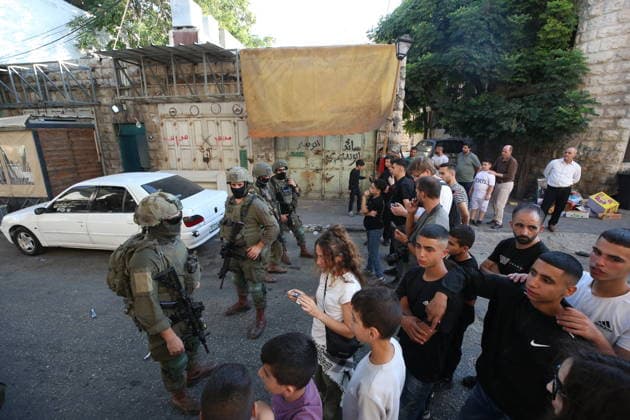 Israeli settlers, protected by Israeli forces, raid West Bank s Hebron HEBRON, WEST BANK, PALESTINE - AUGUST 08: Israeli forces block entrances and exits with iron barriers, restricting Palestinians movement during raid accompanied by Israeli settlers in Hebron, West Bank, Palestine on August 08, 2026. Wisam Hashlamoun Anadolu Hebron West Bank. Editorial use only. Please get in touch for any other usage.  Copyright: x2026xAnadoluxWisamxHashlamounx