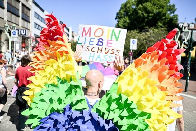 Ruhr Pride CSD ** NUR FÜR REDAKTIONELLE ZWECKE ** EDITORIAL USE ONLY **<p>Ruhr Pride CSD am Samstag, 8. August 2026 in Essen. Tausende nehmen an der Queeren Parade teil. Deutschland NRW Essen Copyright: VladimirxWegener *** Ruhr Pride CSD ** FOR EDITORIAL PURPOSES ONLY ** EDITORIAL USE ONLY ** p Ruhr Pride CSD on Saturday, August 8, 2026, in Essen Thousands take part in the Queer Parade Germany North Rhine-Westphalia Essen Copyright VladimirxWegener Copyright: VladimirxWegener doc872la6d724kvgtwc11dx ,EDITORIAL USE ONLY