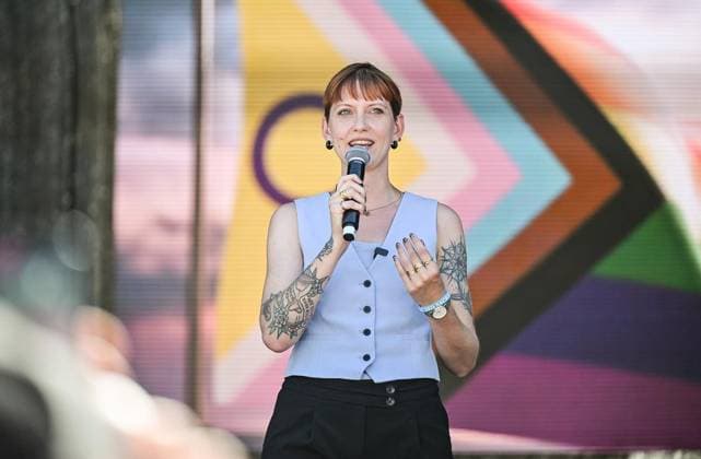 Ruhr Pride CSD ** NUR FÜR REDAKTIONELLE ZWECKE ** EDITORIAL USE ONLY **<p> Sophie Koch (SPD, Queer-Beauftragte der Bundesregierung ) bei der Ruhr Pride CSD am Samstag, 8. August 2026 in Essen. Tausende nehmen an der Queeren Parade teil. Deutschland NRW Essen Copyright: VladimirxWegener *** Ruhr Pride CSD ** FOR EDITORIAL USE ONLY ** EDITORIAL USE ONLY ** p Sophie Koch (SPD), the Federal Government’s Queer Affairs Representative, at the Ruhr Pride CSD on Saturday, August 8, 2026, in Essen. Thousands take part in the Queer Parade. Germany, North Rhine-Westphalia, Essen. Copyright VladimirxWegener Copyright: VladimirxWegener doc872lbwd5ahi7ag2p112j ,EDITORIAL USE ONLY